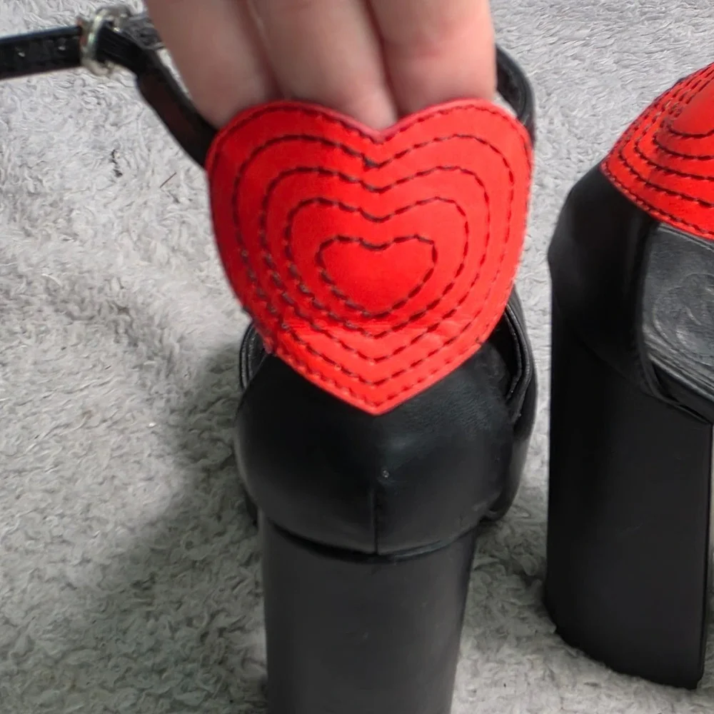 Olivia Miller Platform‎ Sandals Black Red Heart Heel Women Size 7 Excellent